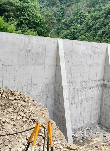 开封鼓楼区重力式挡土墙
